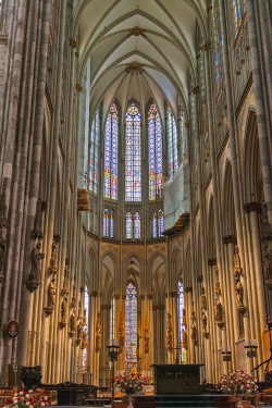 Führung „Himmelslicht-Glasmalerei im Kölner Dom zwischen Mittelalter und Gerhard Richter“ mit Dr. Thomas van Nies