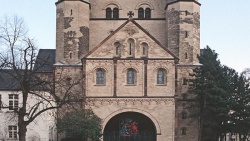 Kölner Kunst(t)räume- um und in St. Pantaleon und durch das Pantaleonsviertel – Führung mit Dr. Thomas van Nies